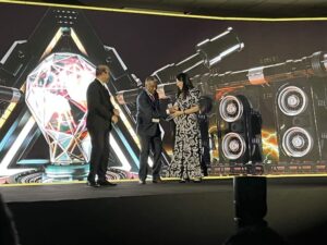 Susana Lau receives the award as Businesswoman of the Year at Expocomer